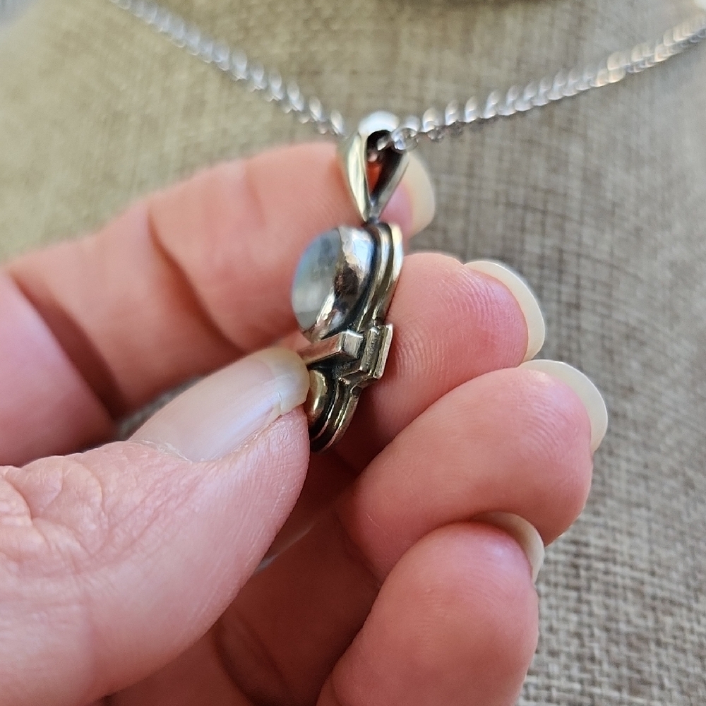 Handmade Elegant Silver Moonstone Pendant. Artisan Made Design "Balance" - Picture 4 of 7